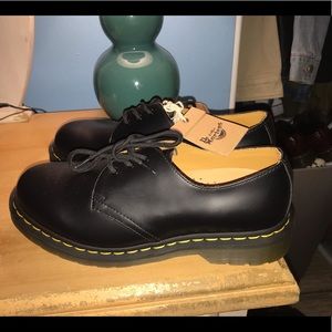 Doc Martens, unisex 1461 US 9M women/8M men